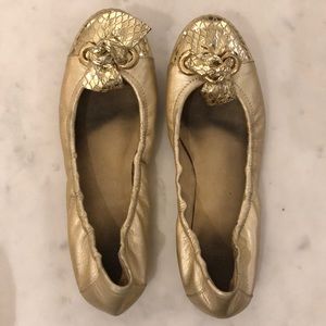 Stuart Weitzman size 7 gold flats